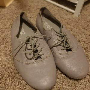 Lacoste Women Leather Grey Casual Flat